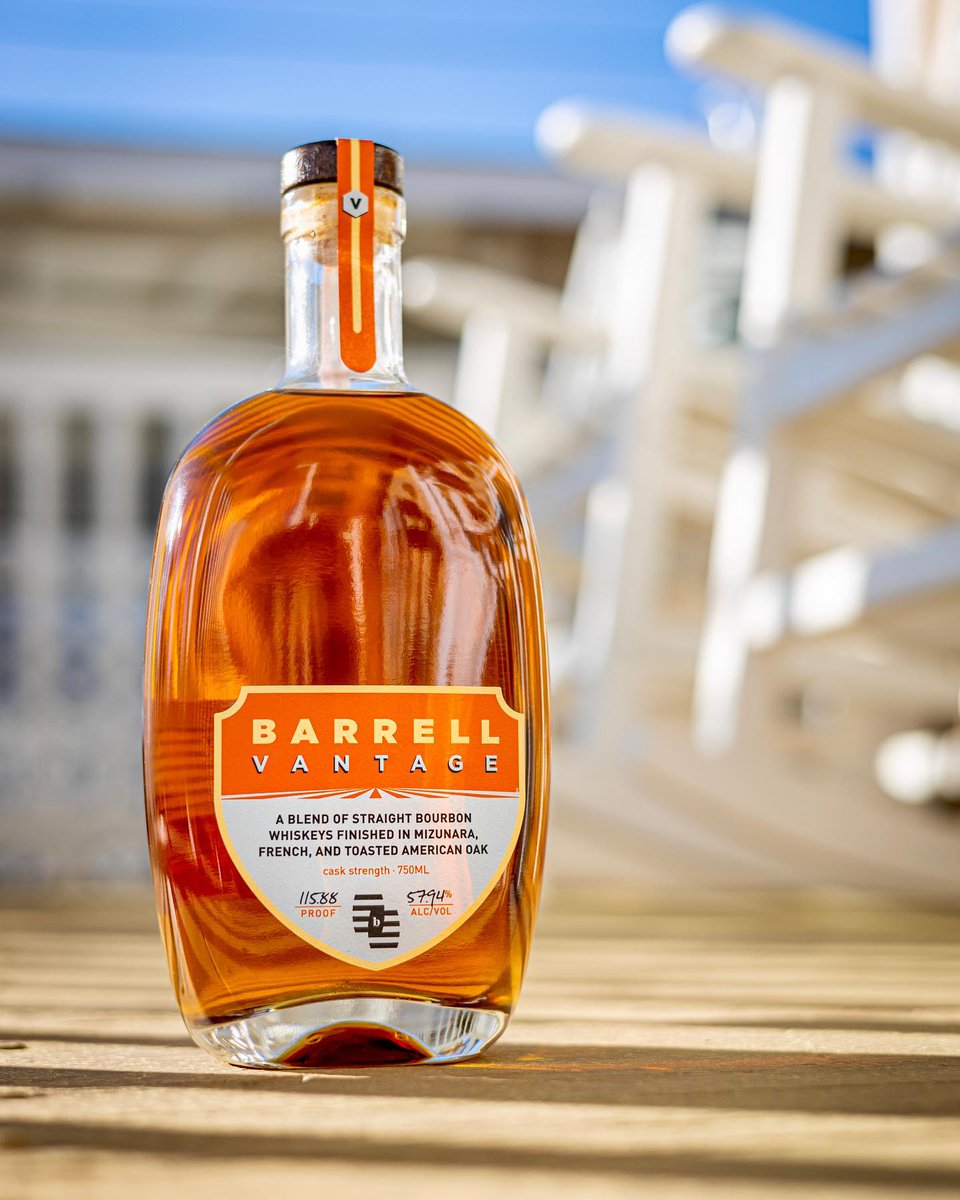 BarrellBourbon's tweet photo. Catching some Barrell rays.
IG 📷: thesmokedoak
#BarrellCraftSpirits #BarrellBourbon #BarrellVantage #bourbon #whiskey #whisky #summer #BlendedToNeverBlendIn #WhiskeyWednesday https://t.co/fILgH6ULSb