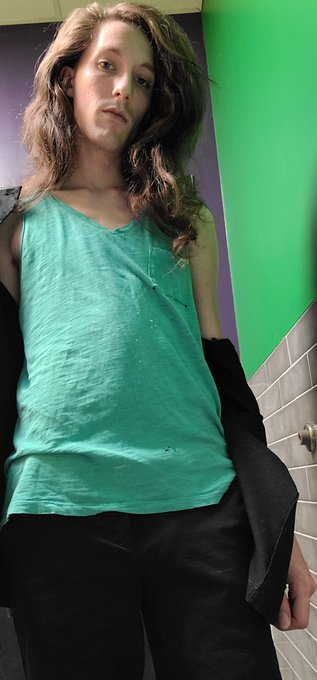 Bunny's been sweating in a kitchen all day,,, who's gonna lick her clean?? 👀😳😇 https://t.co/QNeierOR