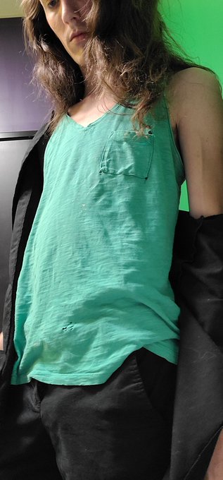 Bunny's been sweating in a kitchen all day,,, who's gonna lick her clean?? 👀😳😇 https://t.co/QNeierOR