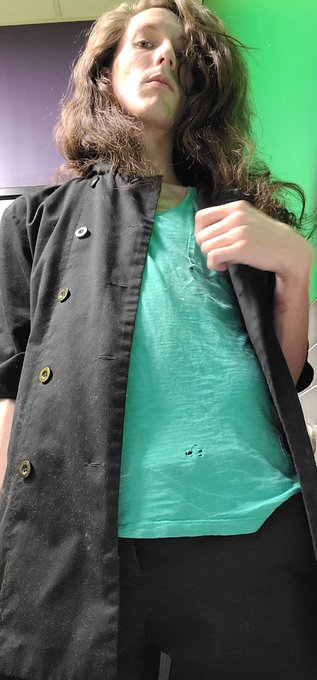 Bunny's been sweating in a kitchen all day,,, who's gonna lick her clean?? 👀😳😇 https://t.co/QNeierOR