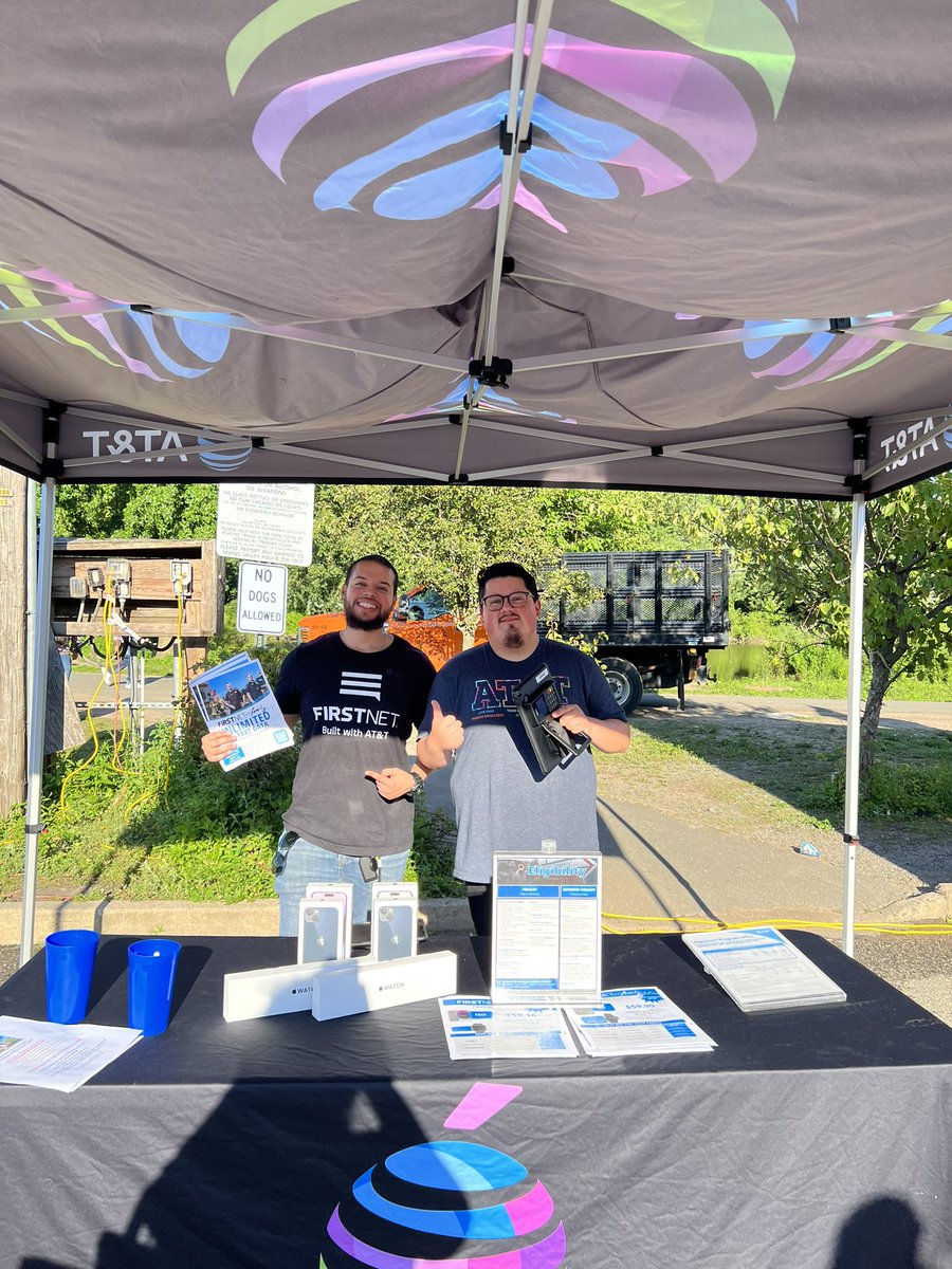 WhitneyRuano's tweet photo. Cross County, Paterson, Route 4, Mount Kisco &amp; Nanuet all out making those connections during NNO 🤩🦾 #firstnet #lifeatatt @marcellobenny @angels_candie @judy_cavalieri @mrodriguez_bk @angels_candie @Danny_Ferraro22 https://t.co/sYZjekRKMT