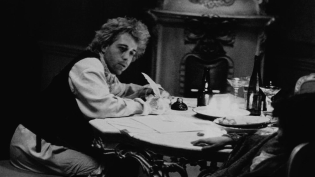 Amadeus, bir bakmalısınız.