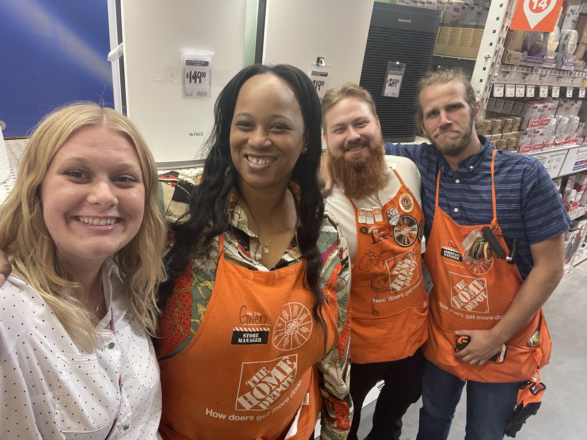 BrooklynW_THD's tweet photo. I got to do roaming pks at 701 and love on our #orangefam. π§‘ #JustAsk #KnowledgeIsPower #BigMoney #EasyMoney #LeadsEqualSales @jaybisping @daniel_opene1 @GwenB_HDtweetin @MeghanFulton18 @KenBaer1 @Capezza @stewy_stew @HDIMakeoverMike @TJSanders61 https://t.co/pJ3sLsmoVs