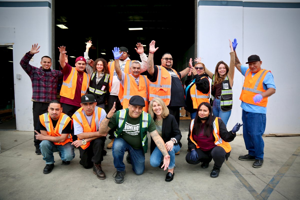 Deals, deals, deals... 

Elevate your style sustainably by shopping this Saturday, August 5th, from 9 am - 2 pm for the first-ever Homeboy Electronics &amp; Apparel Flea Market 💻 👕hubs.ly/Q01ZRKR80