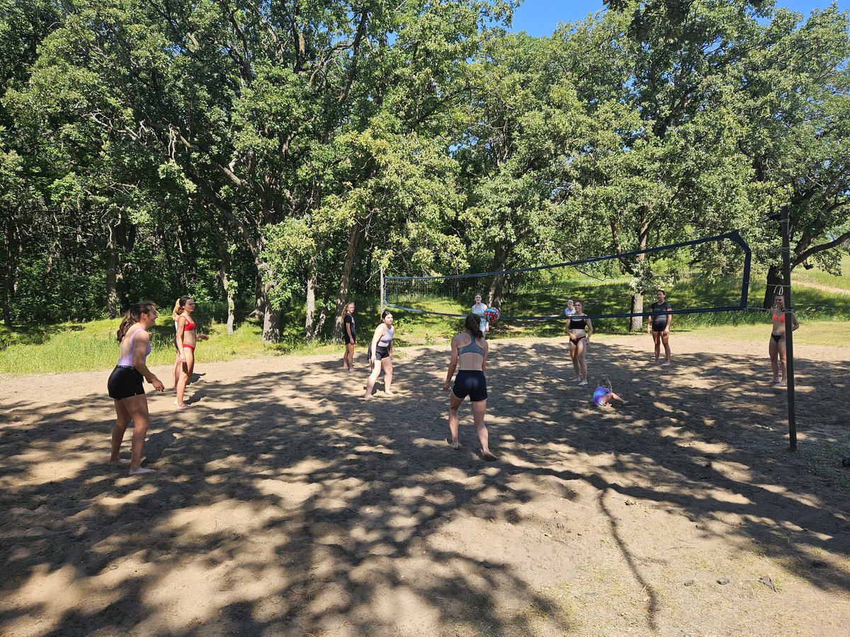 rrgirlsxctf's tweet photo. 2023 Distance Running Camp Day 3- Normal run on the Icelandic State Park trails followed by a beach volleyball game. Then we biked to Cavalier to enjoyed some icecream at the Pine Shanty. #enjoytheride @RRHSactivities https://t.co/V4tBhbBKXn