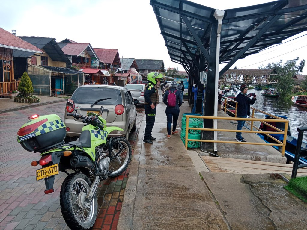 PoliciaPasto's tweet photo. #DiosYPatria personal policial en el corregimiento del #Encano intensifica actividades de vigilancia y control para prevenir acciones delictivas y mantener la convivencia. 👮🏻♀️👮🏻🚔 #SeguridadEnElTerritorio https://t.co/CJ6SWM6Ppe