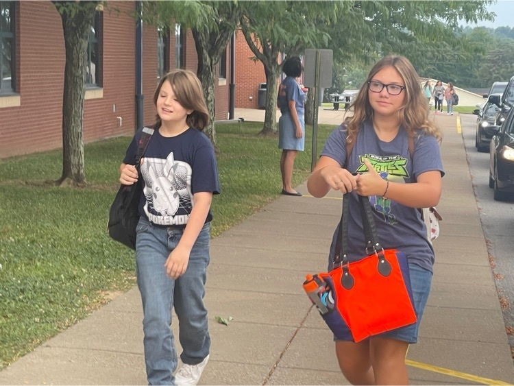 GCMSCougars's tweet photo. GCMS enjoyed welcoming our students for an exciting 1st Day! Big thanks to students, parents, and staff for helping things go so smoothly! #GCMSImpact https://t.co/HfzhhaJYMz