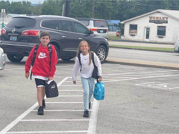 GCMSCougars's tweet photo. GCMS enjoyed welcoming our students for an exciting 1st Day! Big thanks to students, parents, and staff for helping things go so smoothly! #GCMSImpact https://t.co/HfzhhaJYMz