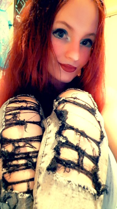 StormAlley⛈☔🌈NSFW - 3 pic. Freshly showered, hopping on stream!! Dm for links https://t.co/zvcrAVzvHv