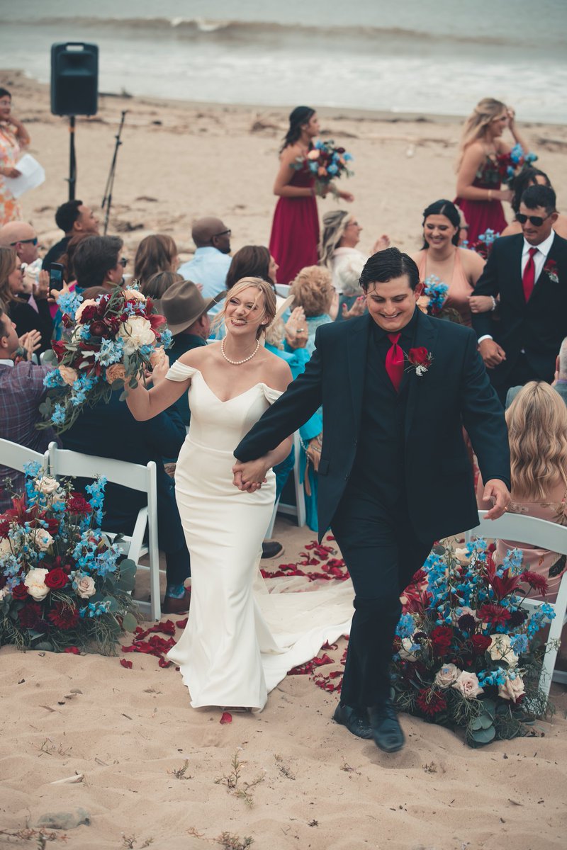 Sierrrra_T's tweet photo. Not really on this app as much, but little life update.
@PunkTodd and I got married. It was beautiful. My favorite people in the world were there and now I'm a freaking wife❤️ https://t.co/s1LdVI3cct