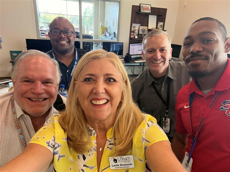 UTeachCS's tweet image. 🎉 What an amazing in-person PD w/outstanding CS teachers from @GarlandISD! We reviewed #UTeachCS curriculum, explored hands-on activities, and shared best practices for student success! Thanks Garland ISD! 🤩 📚 #CSeducation #PD #Collaboration #InnovativeTeachers #BackToSchool