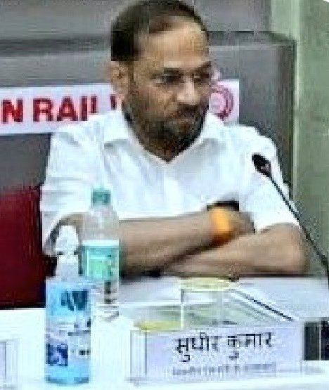 Railwhispers's tweet photo. @IRTSassociation @AssociationIras @IrpsOfficers @IRSSEA_IR @irsmea1 @IRSEHQ @vijaythehindu @sritara @rajtoday @tnmishra111 ‘#Cartel’ first made #VipinKumar as #CVO of @RDSOLucknow & when news of his illegal posting was broken by #Railwhispers,he ‘requested’ for a transfer-an excuse as truthful as #Tenderman’s plea of resigning from being #Advisor to MR for pursuing his socalled PhD!
Well, the game.. https://t.co/D0SXwufe6q