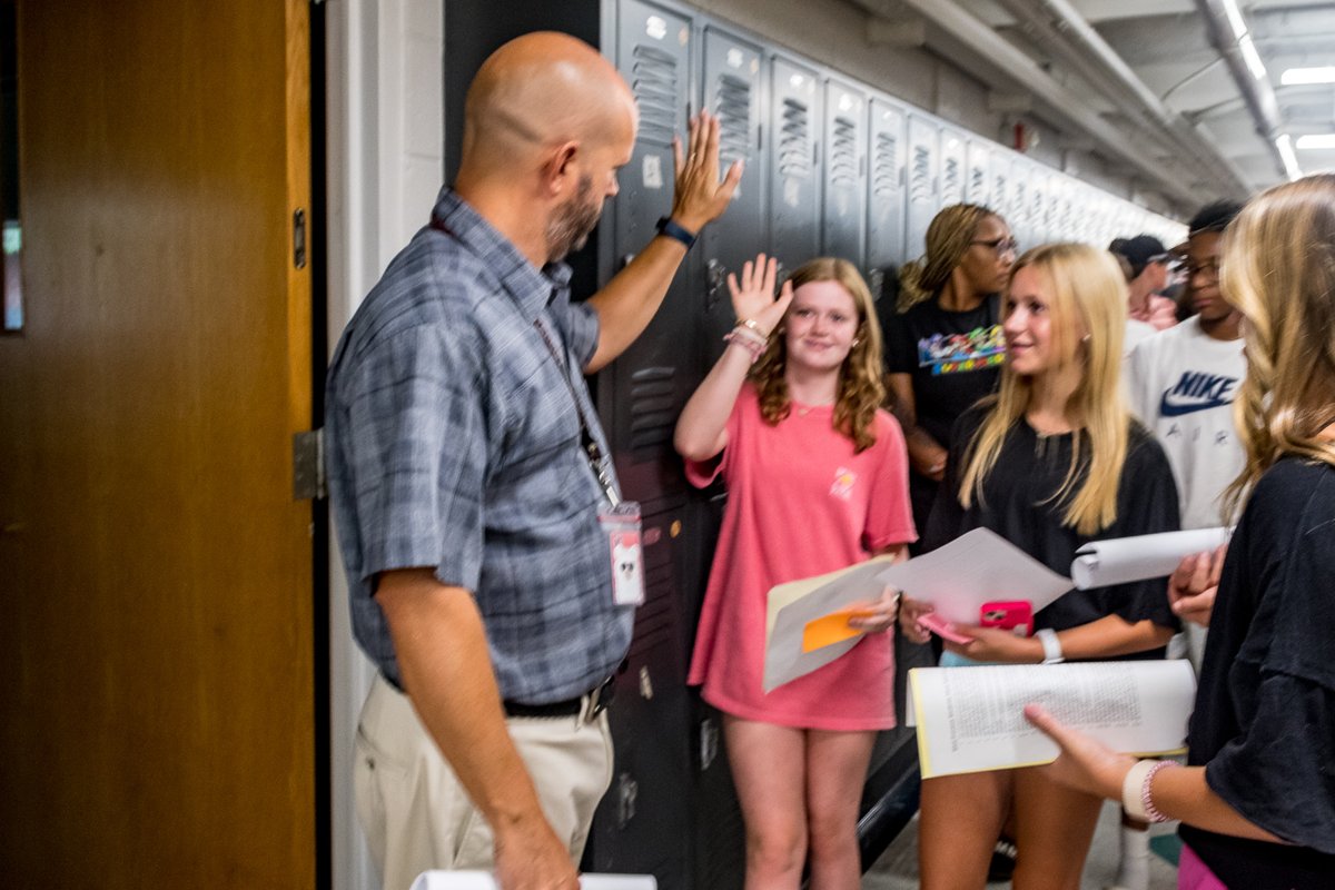 Eighth-grade students met their new teachers his afternoon. Everyone is ready for this final year of preparation before high school. (Pictures taken by eighth-grade student Alana C. Pictures edited by former Hughes student and rising ninth grader Anna P.)