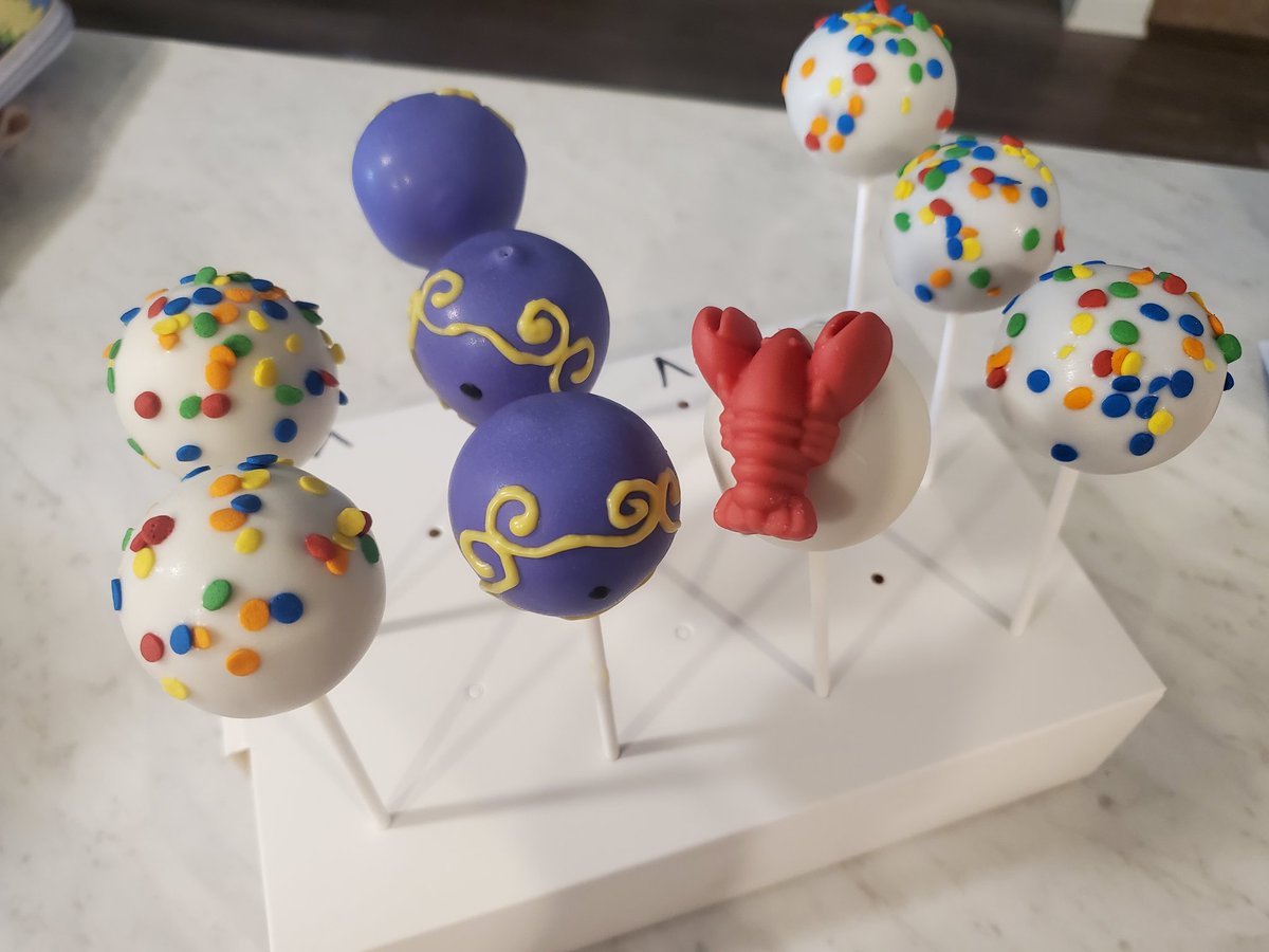 Back 2 School Night was a Success!!!
I was a little Nervous .... ok, Alot 😆
But I LOVED meeting all My New Kiddos!

Shout-out to Mercedes for My Adorable &amp; #Friends themed CakePops.
#ThanksforPoppingIn
#FourthGrade 
#WeRMV 🦜🏴‍☠️🍏❤️