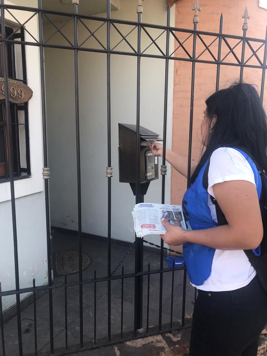 LibresMoron's tweet photo. 💪🏽 ¡La #volanteada en #Morón no para! Seguimos acercando a los #vecinos del distrito las propuestas de #JESUSPresidente para que conozcan que hay otra opción más allá de los candidatos del #FMI y el #Ajuste. https://t.co/euUxHAIbYK