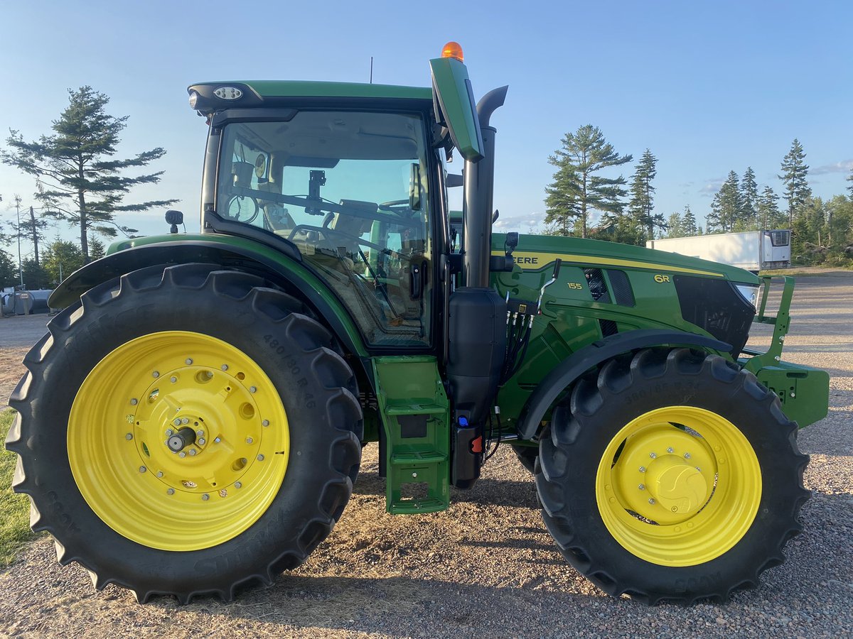 New 6R 155 delivered tonight! <a href="/GDEquipment/">Green Diamond Equipment</a> <a href="/JohnDeere/">John Deere USA</a> #agriculture 

CommandPro 50km/hr
Ultimate Cab
Apple CarPlay

Sweet tractor!