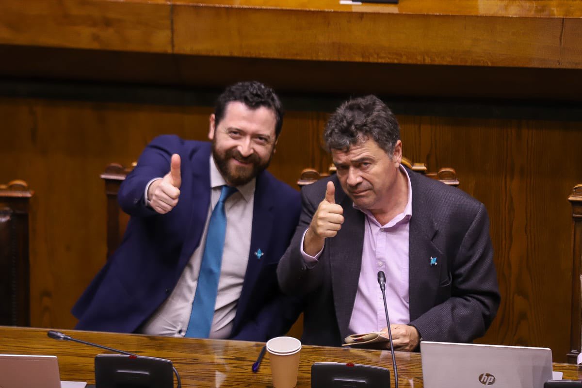 CNRCHILE's tweet photo. 💧¡Gran día para la agricultura nacional❗️@Senado_Chile aprueba #NuevaLeyDeRiego👏🏼

Con apoyo transversal finalizó tramitación en el Congreso de proyecto que modifica y prorroga por 7 años vigencia de la Ley de Riego, que focalizará recursos en la pequeña y mediana agricultura🧑🏻‍🌾 https://t.co/TDjOkvnHES