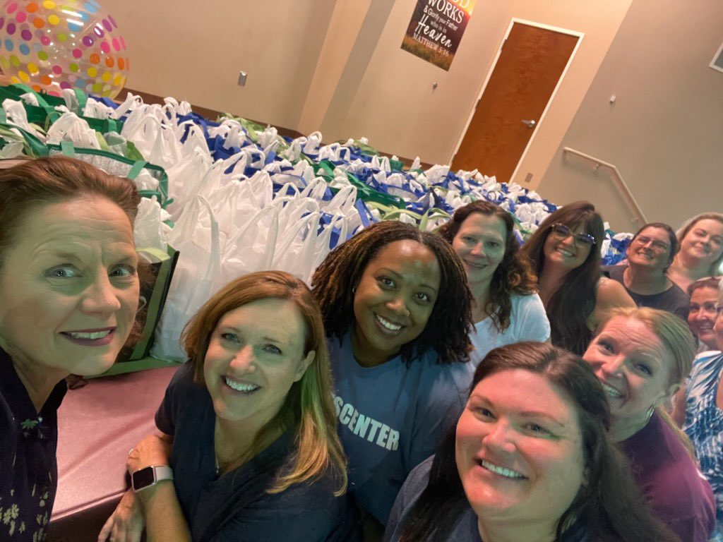 haroldwinklerms's tweet photo. Today we welcomed staff back in the building! Part of our mission at Winkler is to positively impact the 🌎 so staff participated in a host of different community projects ranging from making food to beautifying Winkler’s campus! It was a fun day at Winkler! ❤️🐺 https://t.co/1Swlngk35Y