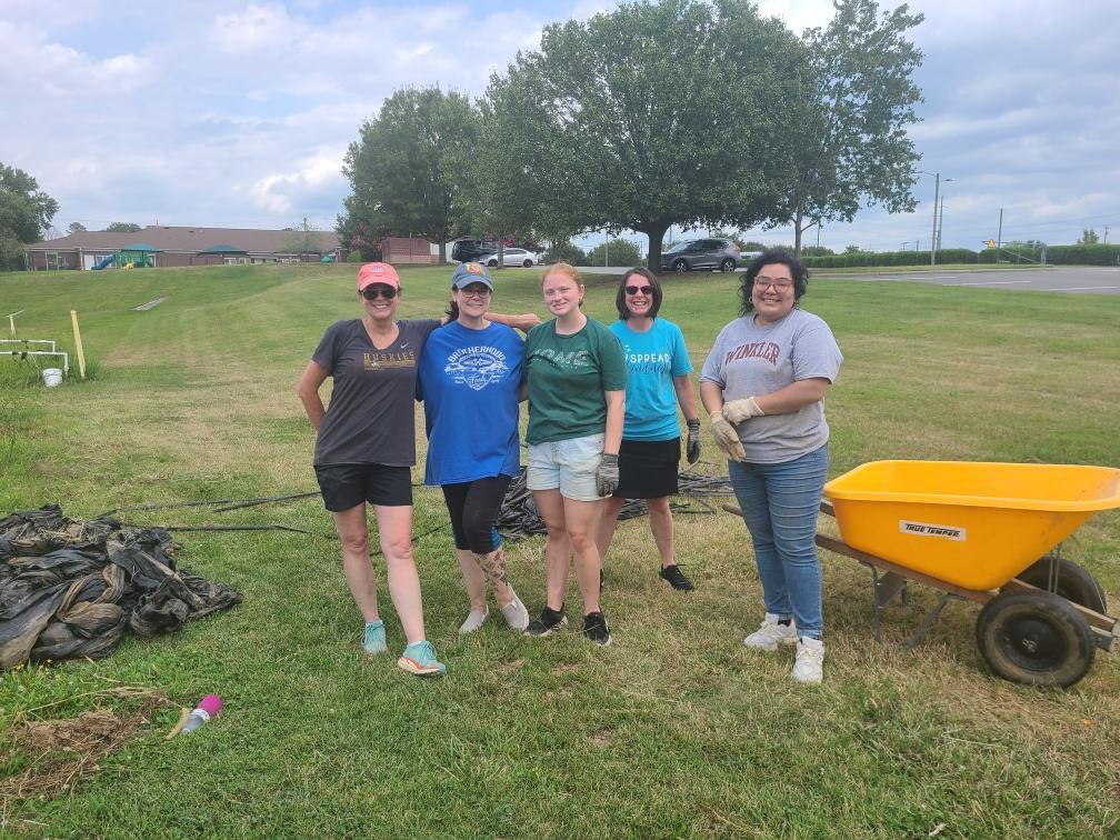 haroldwinklerms's tweet photo. Today we welcomed staff back in the building! Part of our mission at Winkler is to positively impact the 🌎 so staff participated in a host of different community projects ranging from making food to beautifying Winkler’s campus! It was a fun day at Winkler! ❤️🐺 https://t.co/1Swlngk35Y