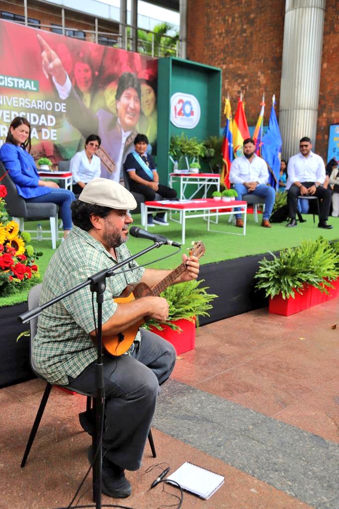 Antes 'Día del Indio', hoy Día de la Revolución de Agosto. Festejamos en la Universidad Bolivariana de Venezuela, acompañados por el gobernador del Estado de Monagas, la aldesa de Maturín, la ministra de Educación Universitaria, docentes y el digno movimiento indigena…