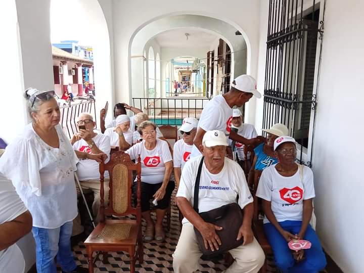 Son 45 años ya de que aquellos jóvenes de la década del '60 hicieran posible la recuperación de la Isla tras el paso de Alma y luego se proclamara #IslaDePinos como #IslaDeLaJuventud. Felicidades Pineros!! #UnaMejorJuventud <a href="/aylinalvarezG/">Aylín Alvarez García</a> <a href="/UJCdeCuba/">UJC de Cuba</a>