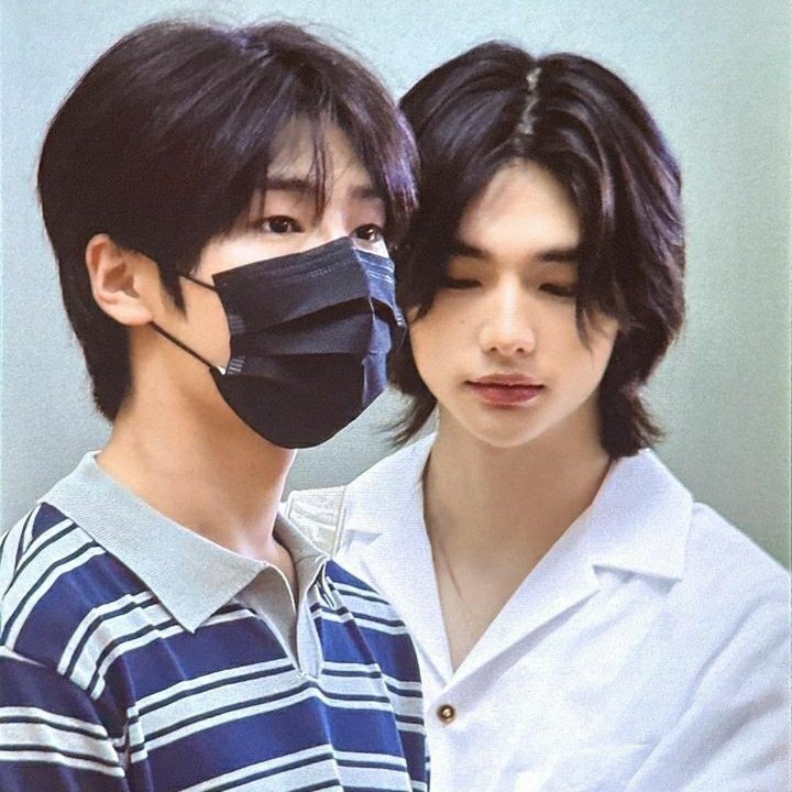 jiniret_2's tweet photo. #Hyunin 16 deseos ★ 

hj está enamorado de su vecino, pero toda las noches ve llegar a este con diferentes chic@s, un día lluvioso se encuentra una caja misteriosa que dice cumplir sus deseos.

—Deseo N°16 que él vuelva a mi. https://t.co/ZWy9AMdlQM