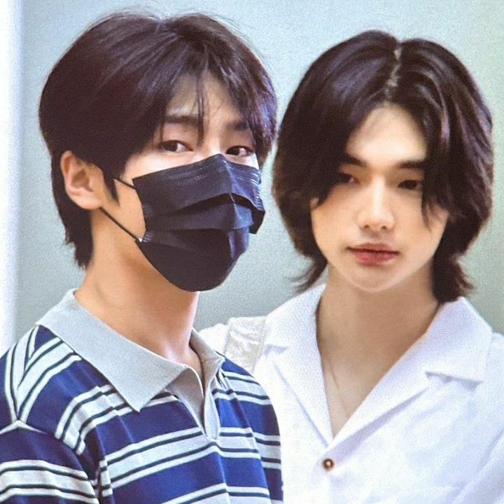 jiniret_2's tweet photo. #Hyunin 16 deseos ★ 

hj está enamorado de su vecino, pero toda las noches ve llegar a este con diferentes chic@s, un día lluvioso se encuentra una caja misteriosa que dice cumplir sus deseos.

—Deseo N°16 que él vuelva a mi. https://t.co/ZWy9AMdlQM