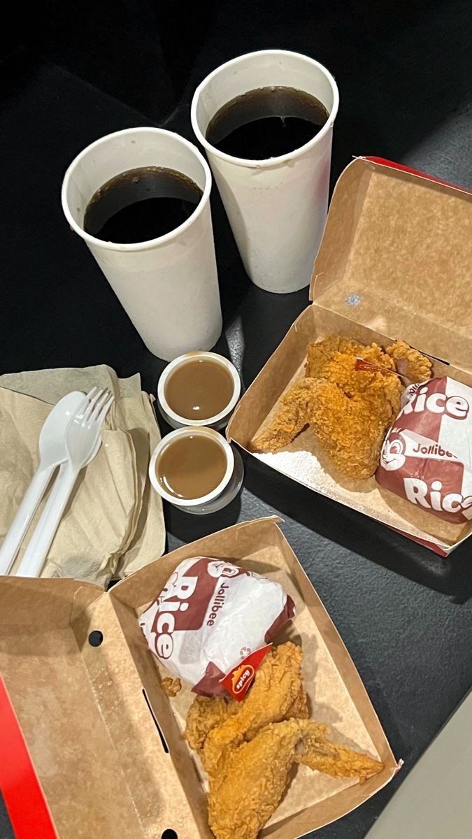 🧺 : yey, jollibee !! super yummy.

#akia_rchive