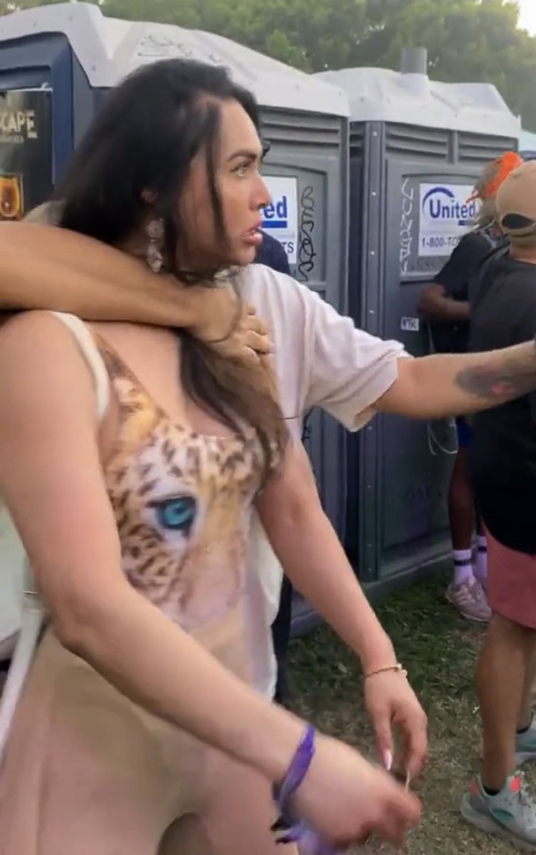 jayttea's tweet photo. Y’all think she’ll be at Hard Summer? 👀 https://t.co/idIFOr7u7f