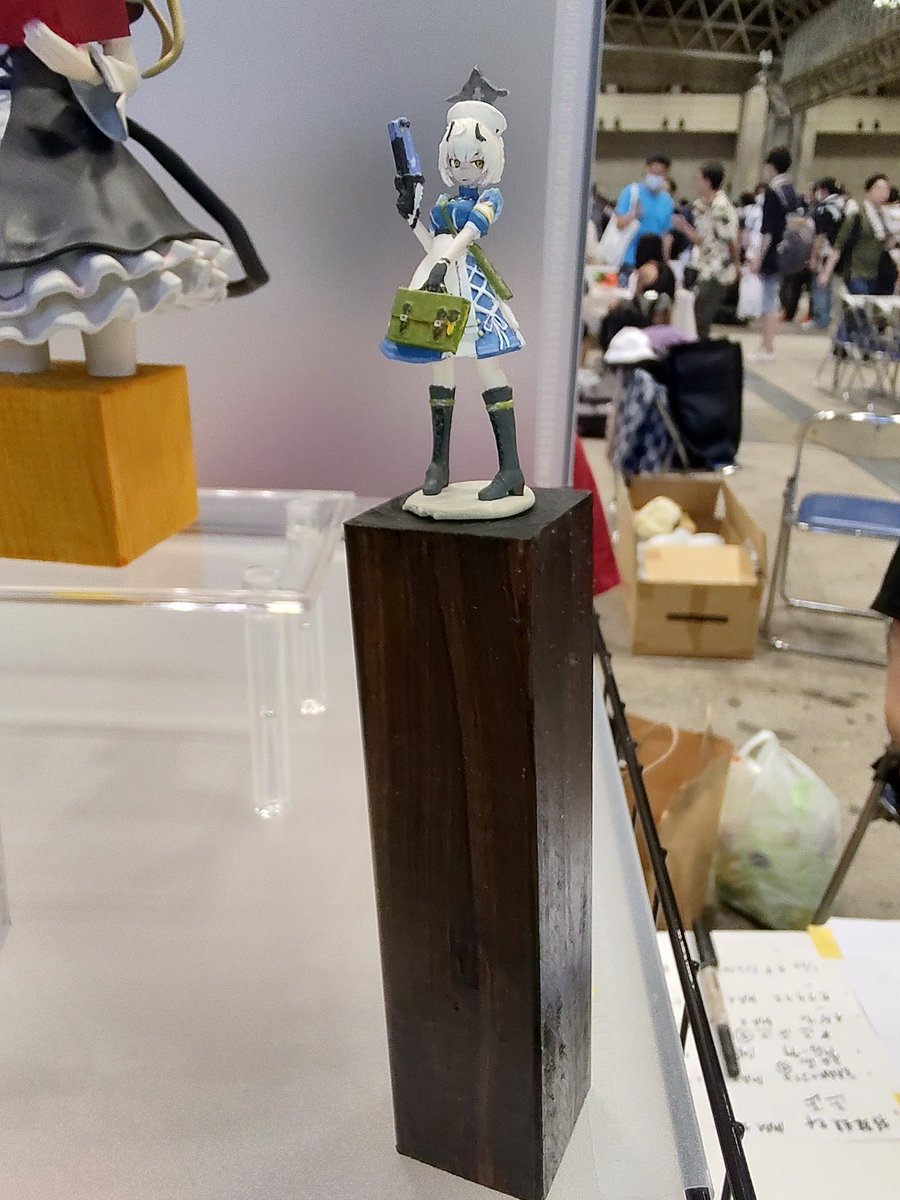 hakuryuu_h_i's tweet image. 当日浴びた　#ブルアカ      造形物⑨
@THE_WISDAM　さんの
1/35氷室セナさん。
親指ほどもない、このスケール感に凝縮された情報量と愛、
素晴らしい‥
緊急車両11号と並べられるというのがまたステキポイントですなぁ
#ブルーアーカイブ        
#WS2023S