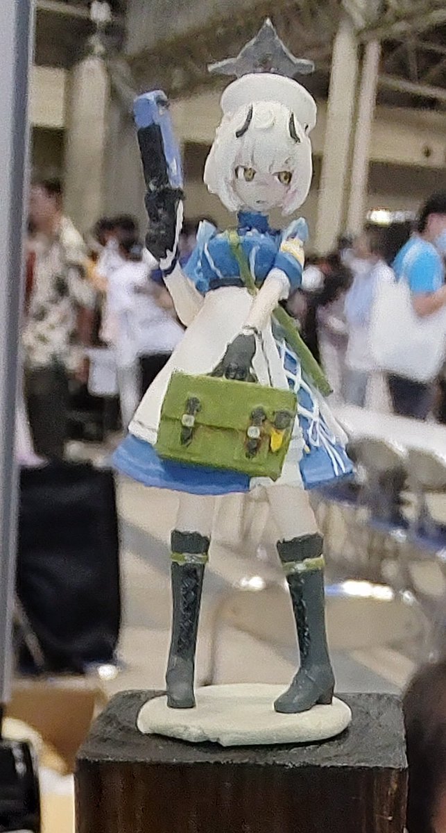 hakuryuu_h_i's tweet image. 当日浴びた　#ブルアカ      造形物⑨
@THE_WISDAM　さんの
1/35氷室セナさん。
親指ほどもない、このスケール感に凝縮された情報量と愛、
素晴らしい‥
緊急車両11号と並べられるというのがまたステキポイントですなぁ
#ブルーアーカイブ        
#WS2023S