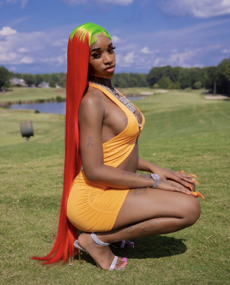 SexyyRed314_'s tweet photo. You like my hair? It turn you on? 🍉💋 https://t.co/CP5Ry0fs48
