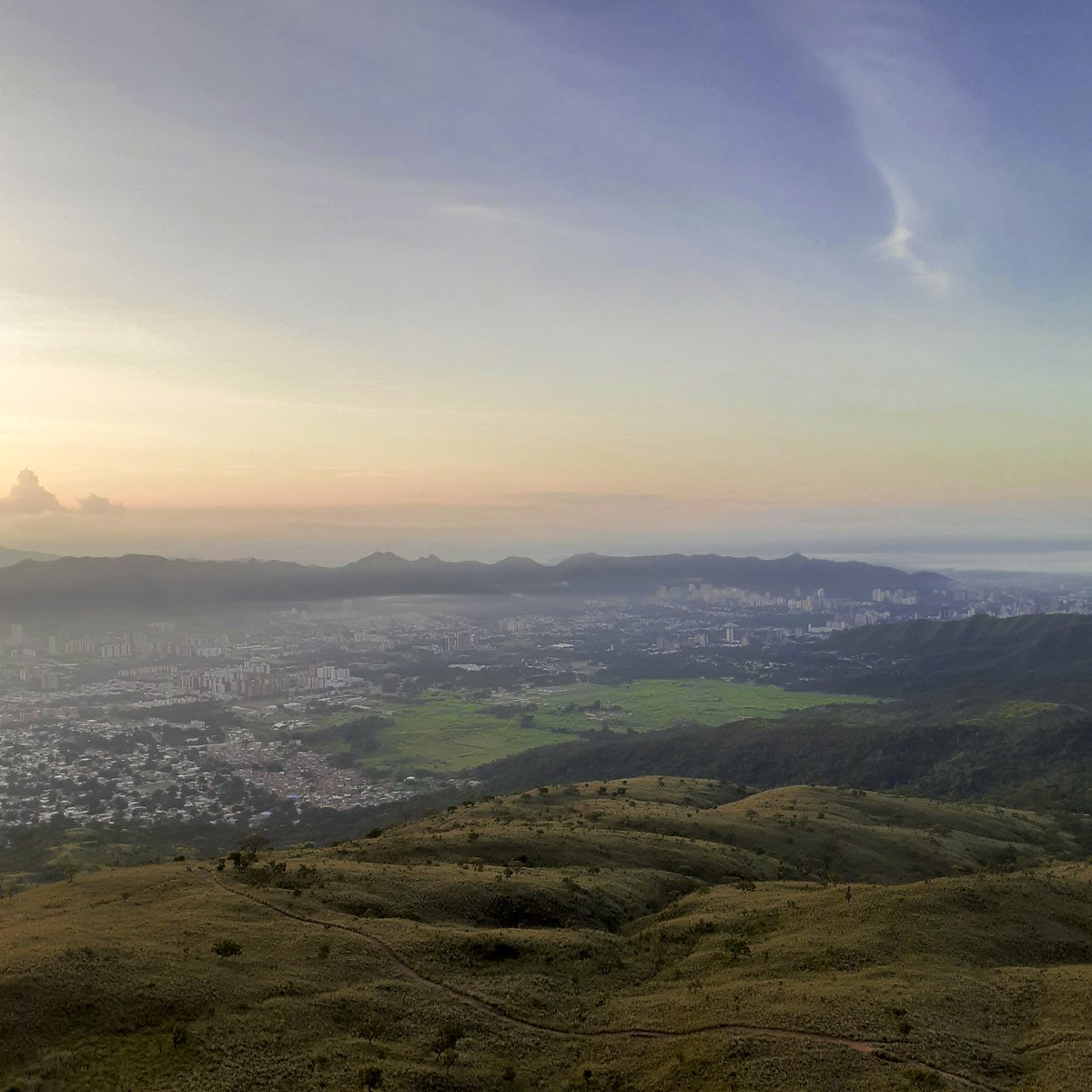 juniorgomezp's tweet photo. Después del amanecer, saqué fotos de las colinas que había a mi alrededor. Así finalizamos esta entrega, desde @LiketuOfficial.

👉 https://t.co/j0fOSRhQPJ

#hive #photography #landscape #hills #photos #nature #mountain #picture #visualshots https://t.co/uVAVatFQXG
