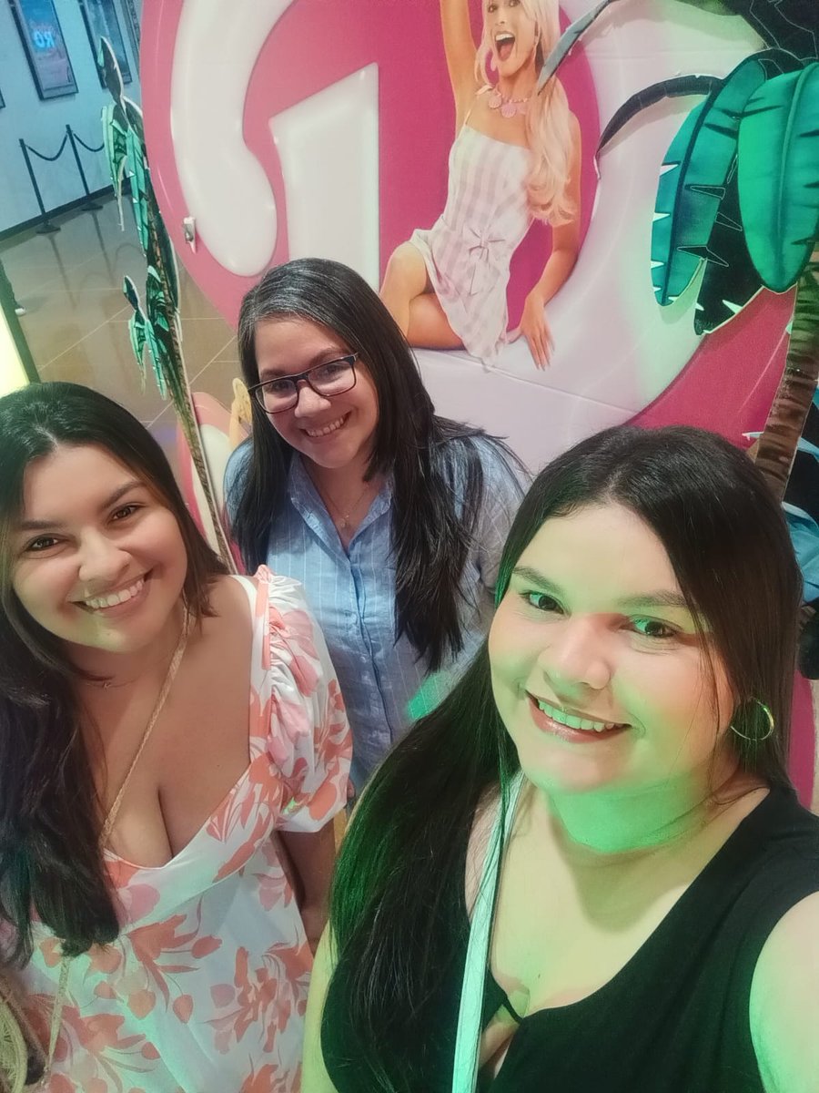 KimPrietoC8's tweet photo. ¡Qué noche! 🥳
PD: La película; un acierto total.
#Barbie #BarbieMovie #BarbieTheMovie https://t.co/c2zlcQvlTP