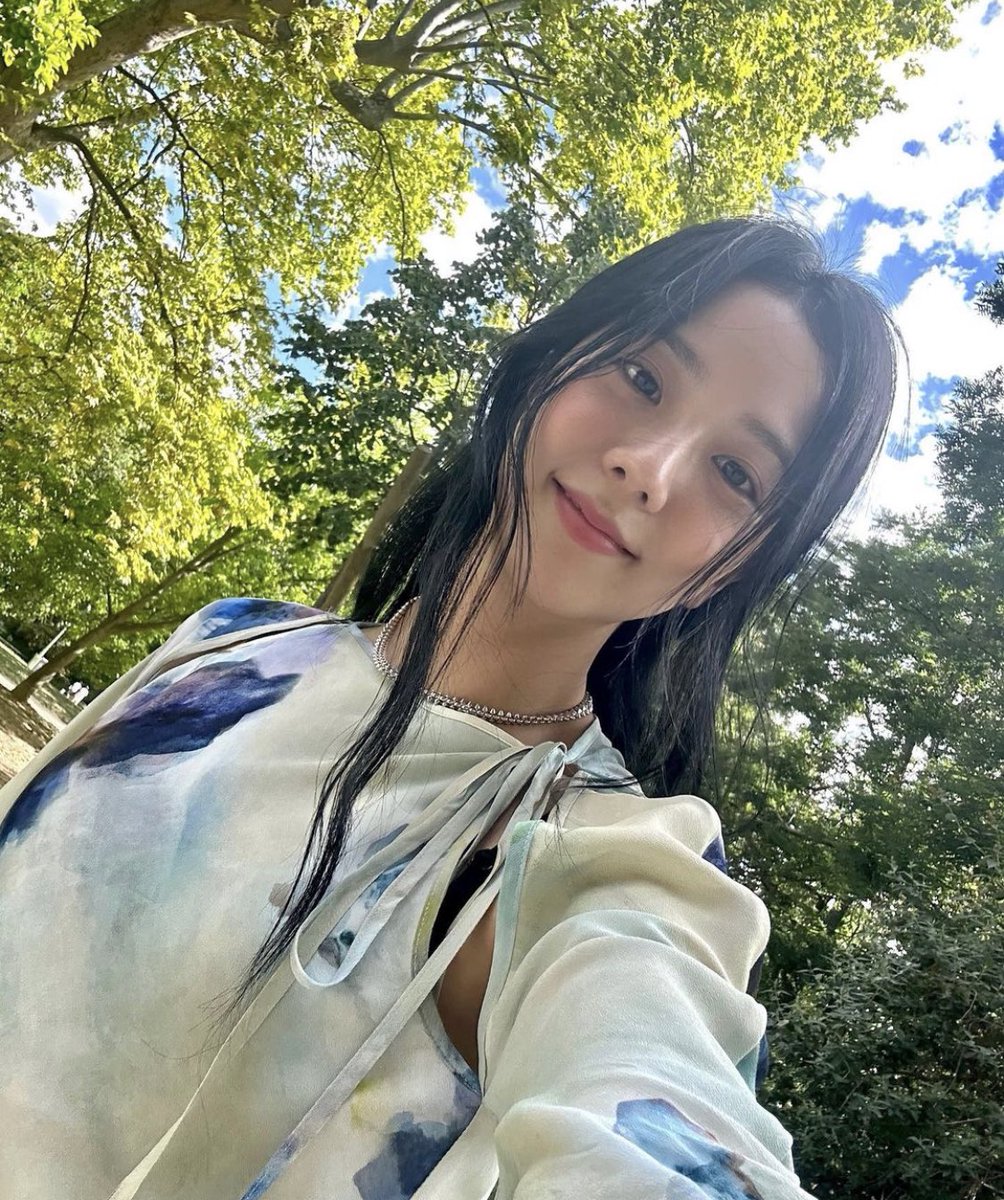 BPINKLATINO's tweet photo. #JISOO: “Tengo cuidado,porque estoy en la etapa inicial…tengo un buen presentimiento. Estamos en el proceso de conocernos poco a poco.” 

*Nuestra chica va a toda 🥂vivan los novios. https://t.co/DcL1cmIFPp