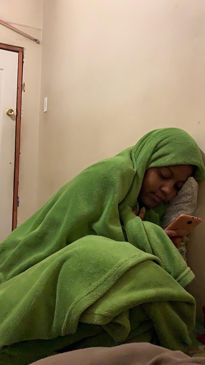 aquffubeaa's tweet photo. Me at 3am watching random Asian women clean their house with interesting devices https://t.co/FtswcUkWWT