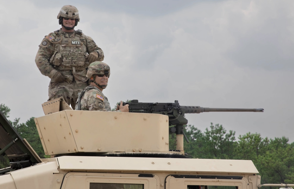 ReserveOrg's tweet photo. U.S. #ArmyReserve Col. David Farabaugh, and Staff Sgt. Darryll Slimmer, a #mastergunner assigned to the #84thTrainingDivision, operate a Browning M2 .50 Caliber #MachineGun in #NewJersey.
#ArmyLife #WeaponsTraining #NewJersey #Lakehurst. https://t.co/7KyHXnp1Lu