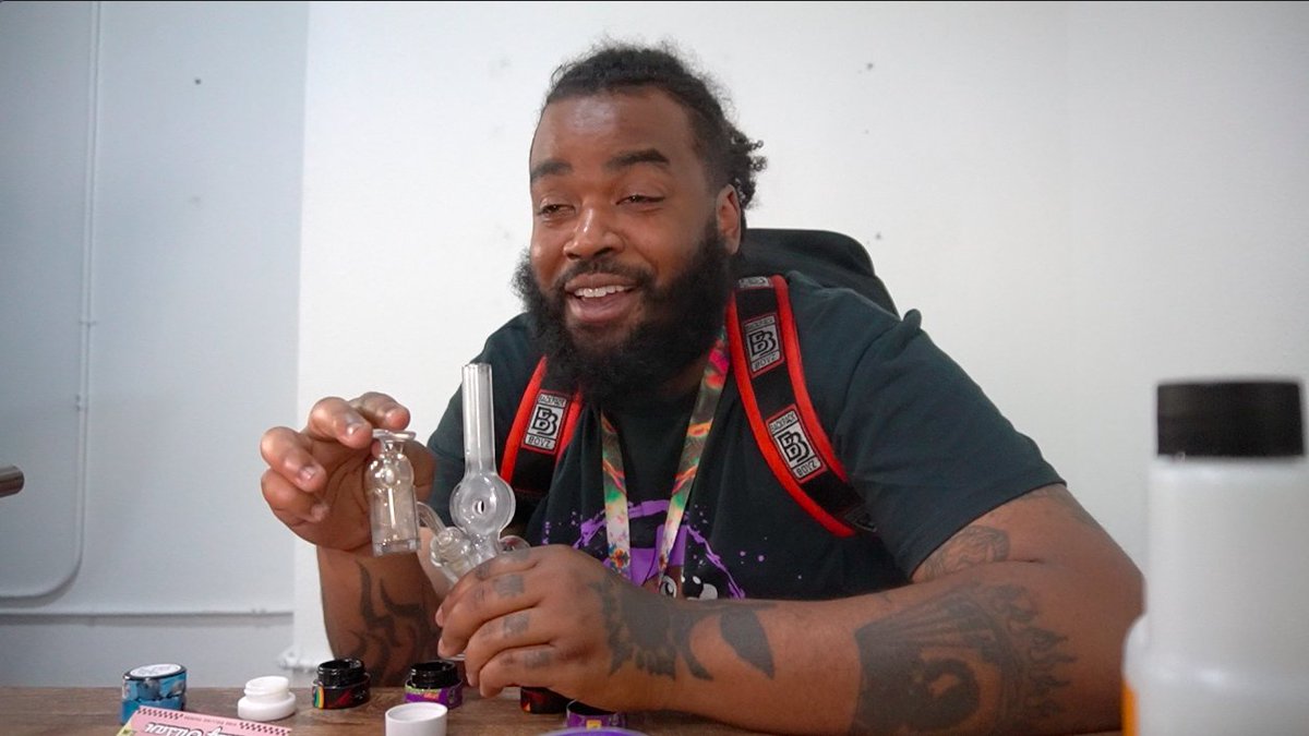 thehighsense's tweet photo. Video Dropping tonight at 11 on our YouTube channel 👀💨 

https://t.co/AVpfp0EIBk

@potdaddy425 stoped by the studio for a quick dab sesh, but ended up getting too high AF  .... these dabs ain't no joke 😅 https://t.co/VMFeMFQ65i