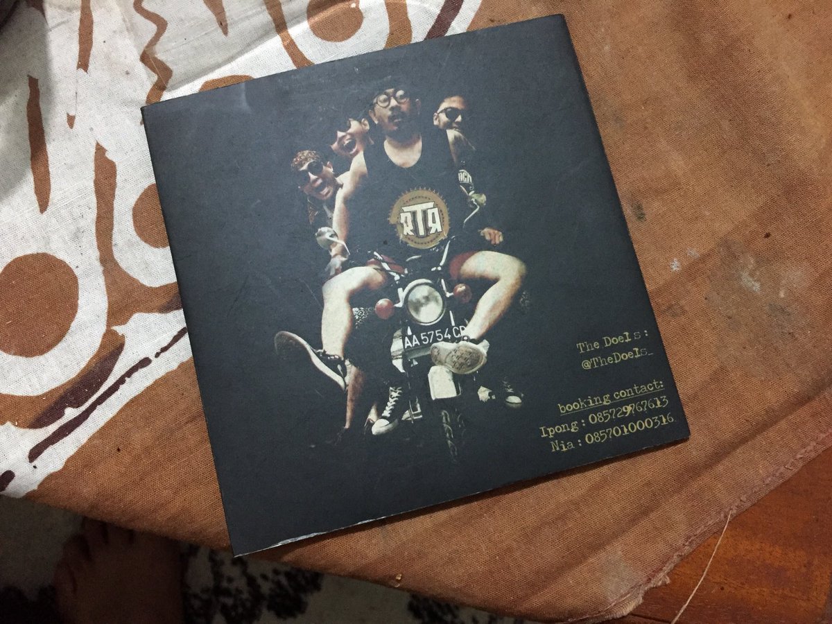 2012 bareng The Doel's berproses ngurus album "PeDeKaTe" ini

Belum sampai bikin acara launching, minimal sudah rilis fisik!

Dengarkan album ini di youtube nya ⁦<a href="/dani_doels/">HERDANI NAFISA</a>⁩ sang Drummer:

youtu.be/zdAa2JuDu7M