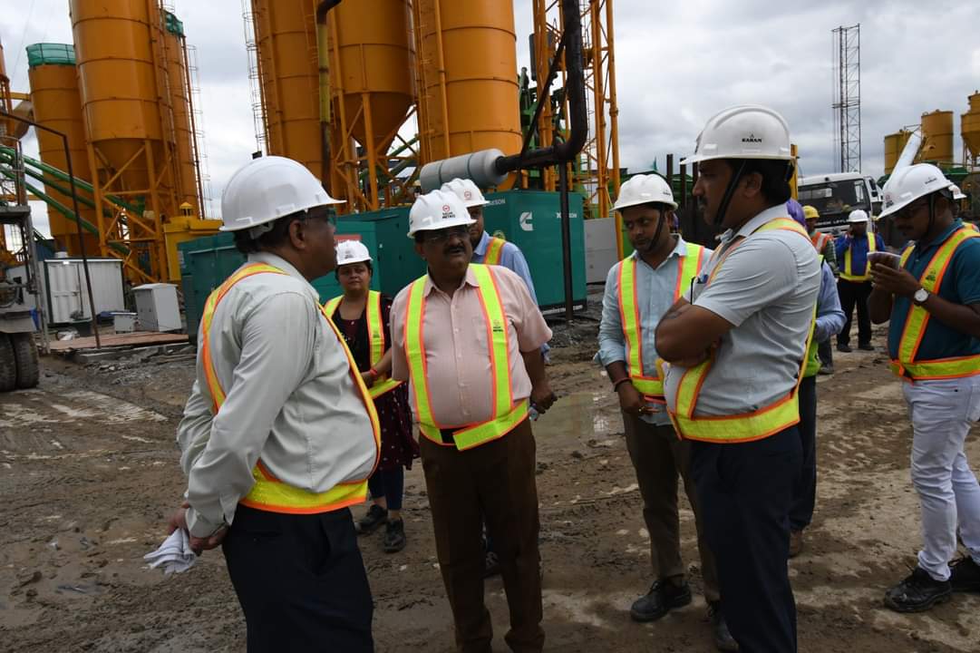 UDHDBIHAR's tweet photo. Sh. S A Verma, Executive Director, Environment, @OfficialDMRC Inspection visited the casting yard of #PatnaMetroRailProjectat LCT Ghat. In view of the ongoing Metro pre-cast constructions on the riverbed, (1/3)
#PatnaMetroRailPariyojna
#PatnaMetroProject
#PatnaMetro https://t.co/WPC3tTWui2