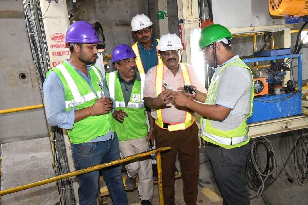 UDHDBIHAR's tweet photo. He stressed on the compliance of all mandatory provisions and also emphasised on the necessary measures for environmental conservation and to maintain ecological balance. (2/3)
#PatnaMetroRailPariyojna
#PatnaMetroProject
#PatnaMetro

@OfficialDMRC @DmrcPatna https://t.co/QgkMiMH0XQ