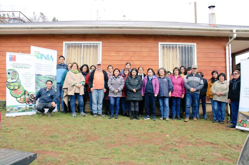 RavilesR's tweet photo. Jornadas de capacitación @iniachile producción de cebollas y plantines de hortalizas enfoque agroecológico en sectores Mahuilque  y Pichihuillinco en @M_Contulmo, Proyecto @iniachile @gorebiobio Transf. tecnológica y extensión agropecuaria para productores de Provincia de Arauco. https://t.co/JQxPHrsufz