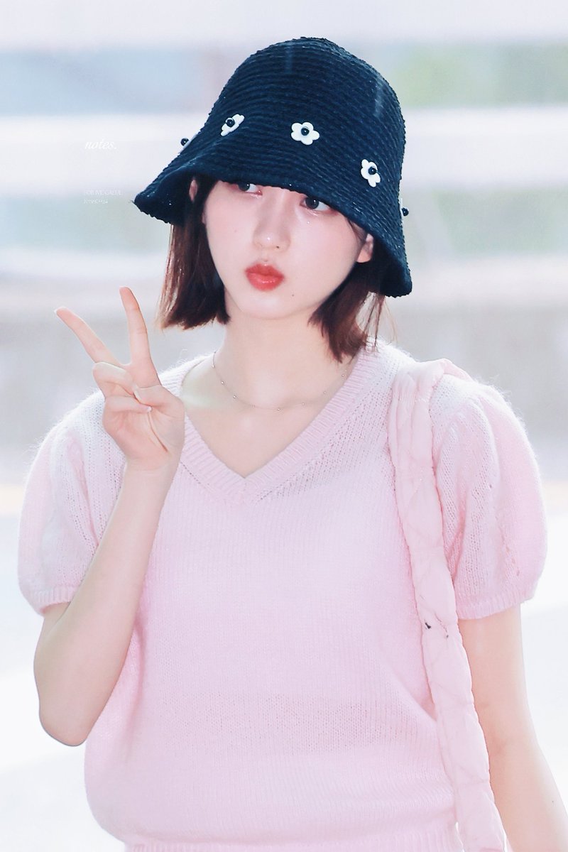 Notes_0924's tweet photo. 230629 📝
🍧

#IVE #아이브 #GAEUL #가을 #김가을 https://t.co/DiKWTG8kDj