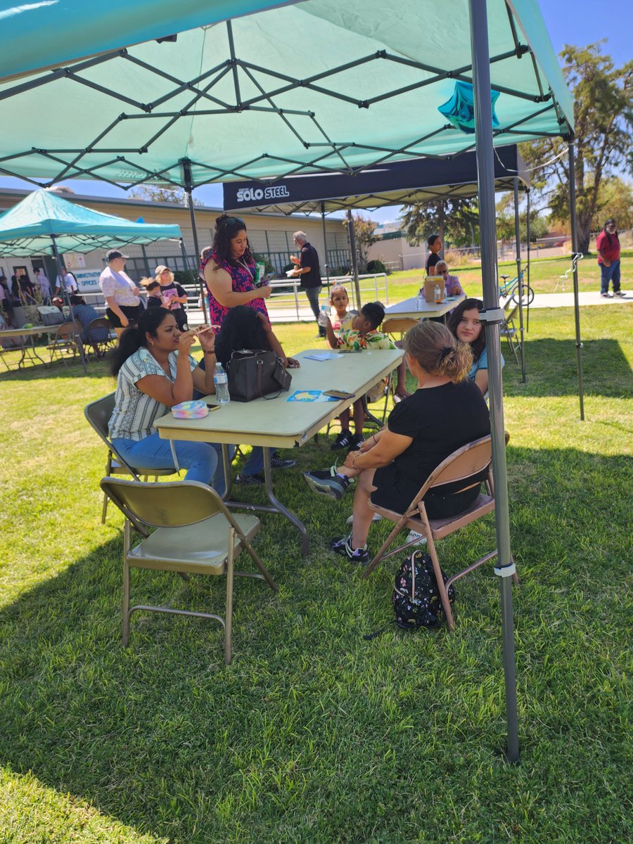 Thank you to all who joined us for the welcome back hot dog lunch! We look forward to seeing you tomorrow!
¡Gracias a todos los que se unieron a nosotros para el almuerzo de perritos calientes de bienvenida! ¡Te esperamos mañana!