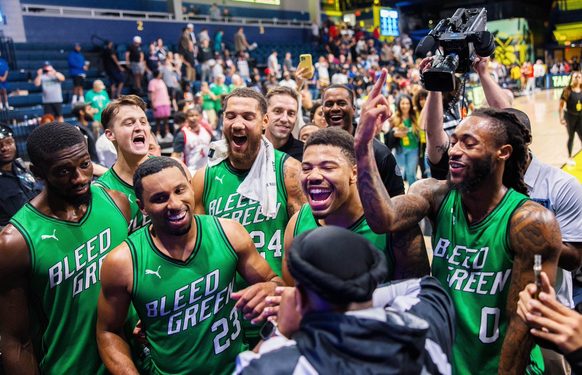 BleedGreenTBT's tweet photo. MOOD😤😤😤😤😤😤😤

7PM (ET)/6PM (CT) ON ESPN TOMORROW NIGHT!!!

LETS GOOOOOOOOOOO!!!!
#BleedGreen https://t.co/k5aVPgV4Sh