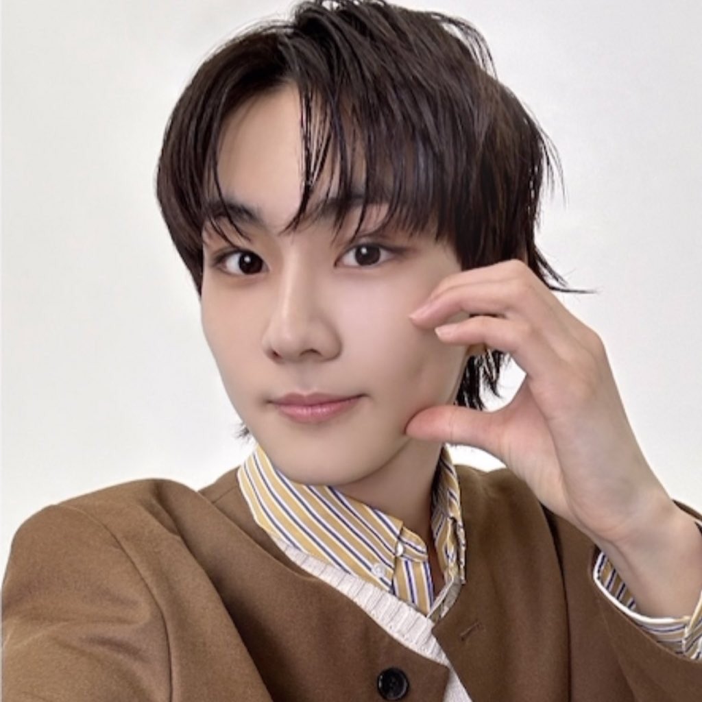 jungwon pics (@yjwlooks) on Twitter photo 