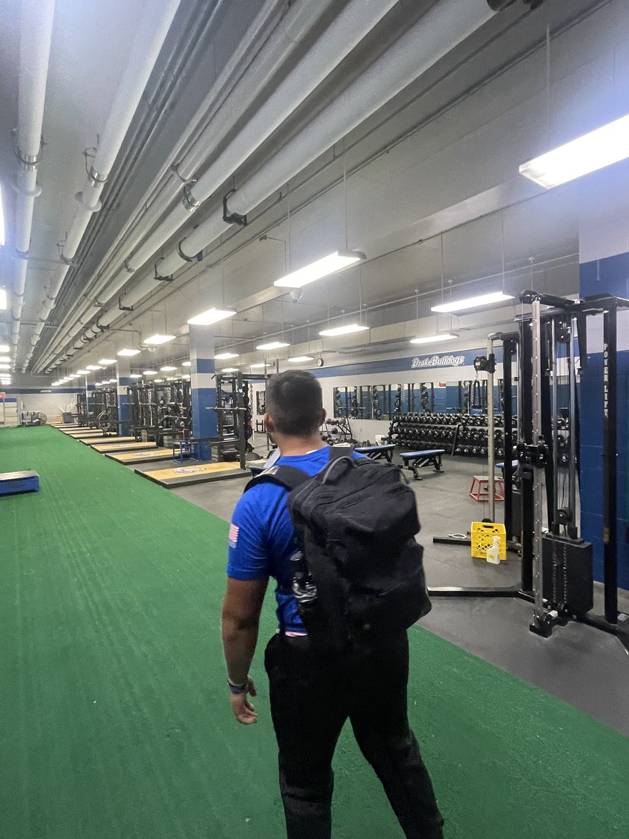 Perez07Kris's tweet photo. Great time and loved the family vibes @DrakeUniversity Thanks to Coach @coachchapman93  and @Drake_TFXC for my first UNOFFICIAL visit. Loved the hospitality and time everyone took to make me feel welcomed. @coachchapman93 @DUBulldogs @Drake_TFXC @ncsa @DrakeUniversity https://t.co/P0dq0UXg9a