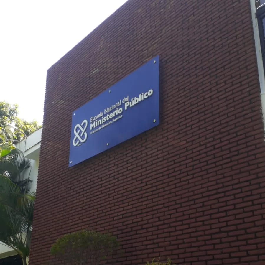 LuisCalcaNu's tweet photo. Hace unos días, al impartir el módulo sobre el "Régimen Sancionador Administrativo", en la Especialidad en Derecho Procesal Administrativo de la @EscuelaMPRD, dirigida a fiscales y otros miembros del Ministerio Público de RD y coordinada formidablemente por @marioleslie8. https://t.co/bDjVNY5O3A