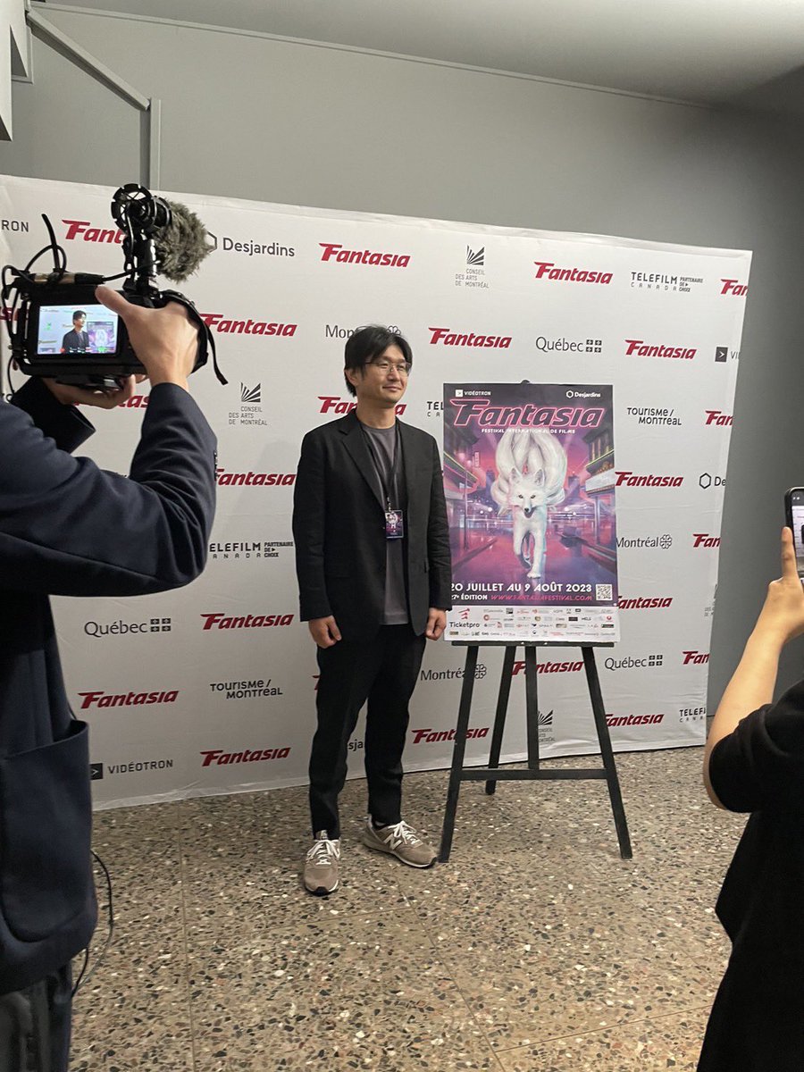 Momo_Films's tweet photo. ファンタジア国際映画祭での審査員賞の授賞式の様子です。映画を作った人、携わってきた人たちの気持ちを考えると、感無量です。おめでとうございます!
#モントリオール @fantasiafestival #出張 #映画祭 #授賞式 #themoment #momofilms #filmdistributioncanada #カナダ移住 #カナダ #ケベック https://t.co/Z3H4ngnDU3