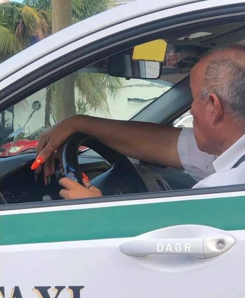 Cosasdebarrio2's tweet photo. Para allá no voy mi ciela 💅 https://t.co/6YA6F3aXFB